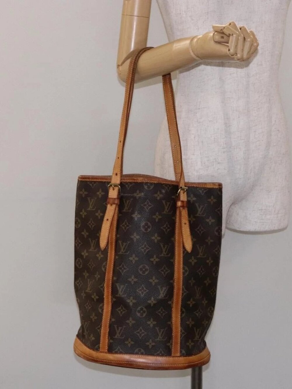 LOUIS VUITTON Monogram Bucket GM Shoulder Bag M42236 LV Auth